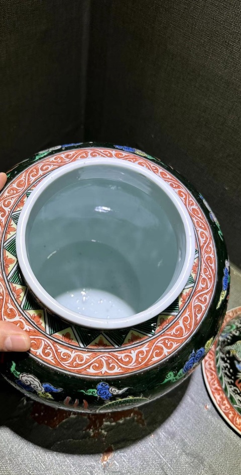 古玩陶瓷墨地素三彩五龍騰云蓋罐拍賣，當前價格19800元