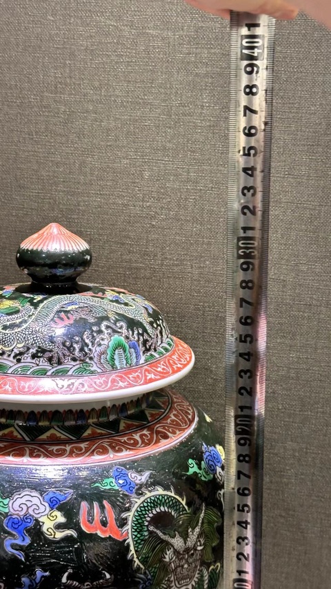 古玩陶瓷墨地素三彩五龍騰云蓋罐拍賣，當前價格19800元