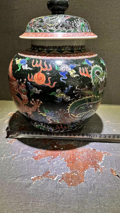 古玩陶瓷墨地素三彩五龍騰云蓋罐拍賣，當前價格19800元