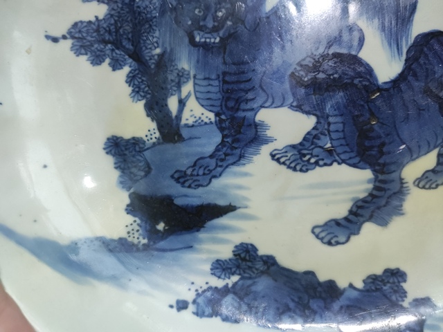古玩陶瓷清早期雍乾獅紋青花盤拍賣，當(dāng)前價格3988元