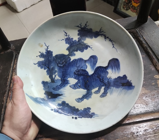 古玩陶瓷清早期雍乾獅紋青花盤拍賣，當(dāng)前價格3988元