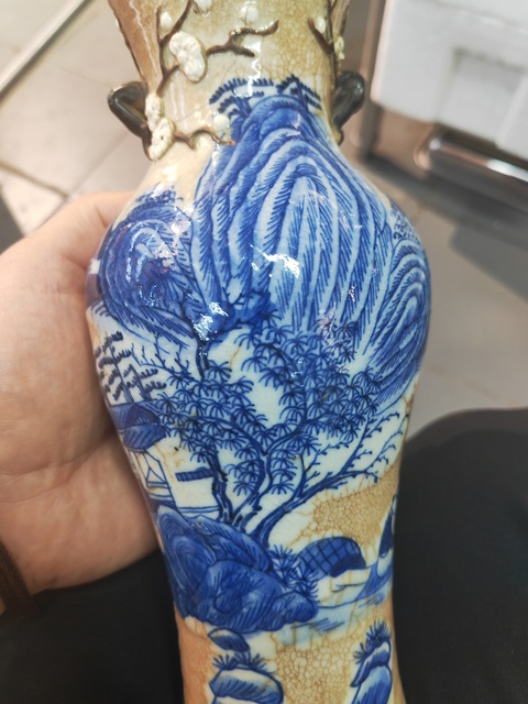 古玩陶瓷哥釉地鐵銹釉青花瓶真品鑒賞圖