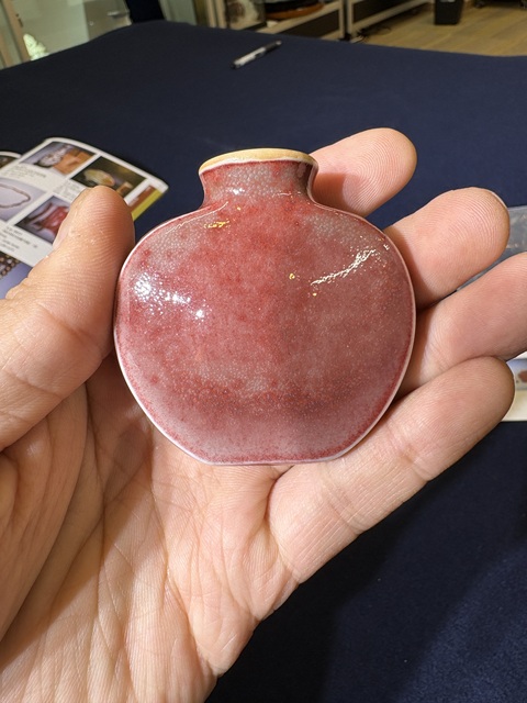古玩陶瓷紅釉鼻煙壺真品鑒賞圖