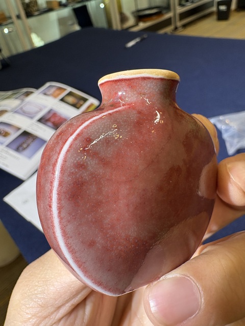 古玩陶瓷紅釉鼻煙壺真品鑒賞圖