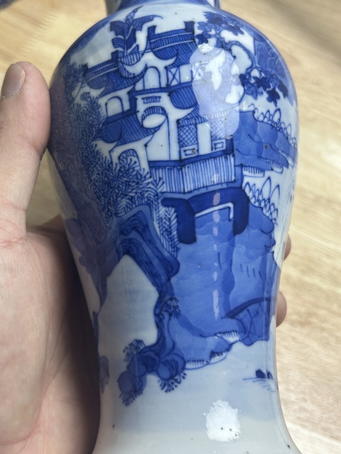 古玩陶瓷青花山水人物紋撇口瓶真品鑒賞圖