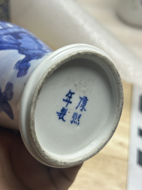 古玩陶瓷青花山水人物紋撇口瓶真品鑒賞圖