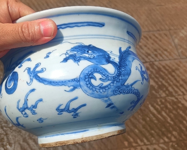 古玩陶瓷青花雙龍戲珠紋爐真品鑒賞圖