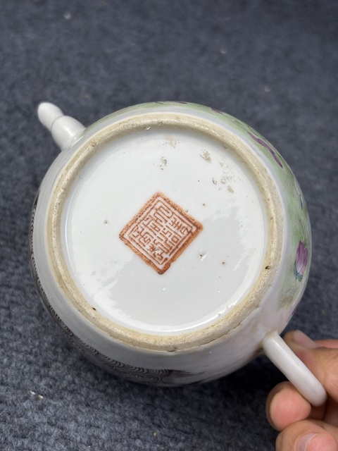 古玩陶瓷粉彩蝶戀花參壺拍賣,當前價格2888元