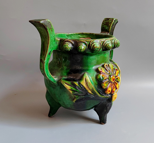 古玩陶瓷明代·三彩貼塑花卉紋雙耳三足爐真品鑒賞圖