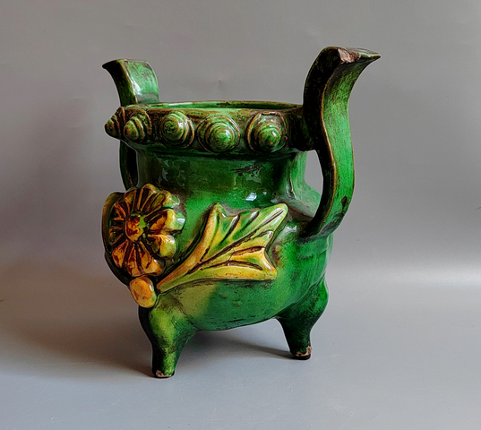 古玩陶瓷明代·三彩貼塑花卉紋雙耳三足爐真品鑒賞圖