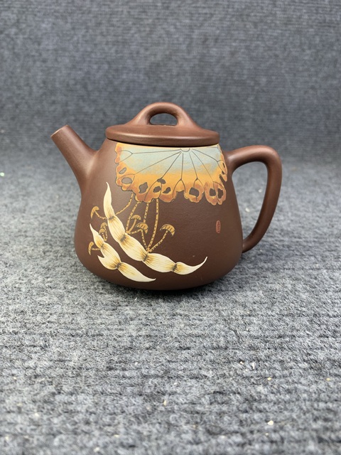 古玩雜項加彩紫砂壺拍賣,當前價格0元