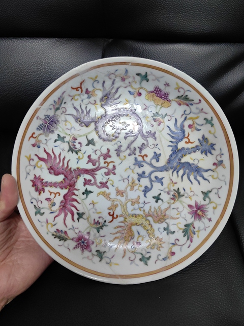 古玩陶瓷夔鳳紋粉彩盤真品鑒賞圖