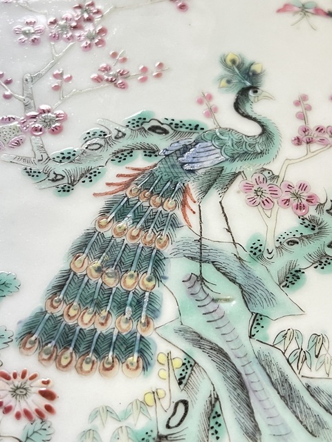 古玩陶瓷粉彩孔雀花卉紋脈枕真品鑒賞圖