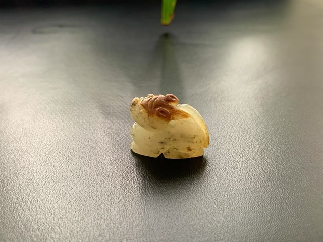 古玩玉器明末清初和田玉雕“瑞獸”把件拍賣，當前價格15000元