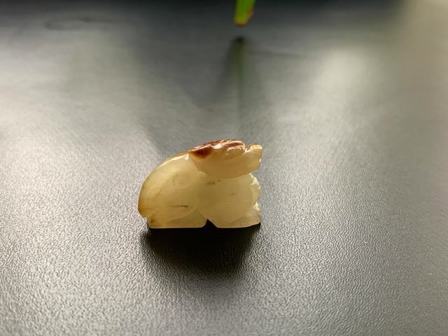 古玩玉器明末清初和田玉雕“瑞獸”把件拍賣，當前價格15000元