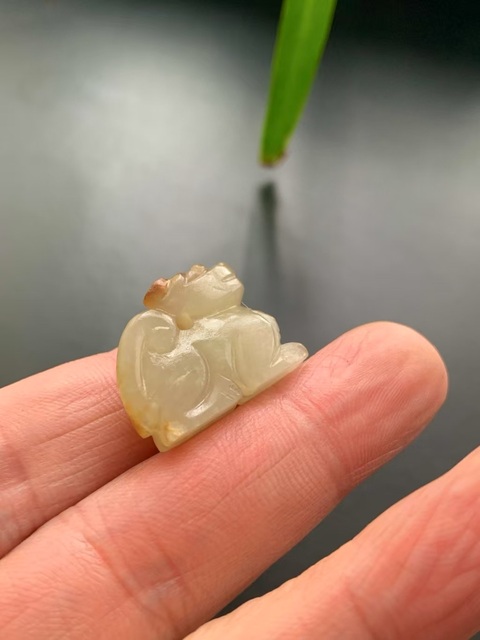 古玩玉器明末清初和田玉雕“瑞獸”把件拍賣，當前價格15000元