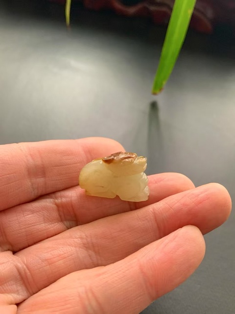 古玩玉器明末清初和田玉雕“瑞獸”把件拍賣，當前價格15000元