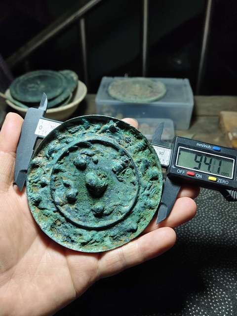 古玩銅器宋仿唐海獸葡萄紋銅鏡真品鑒賞圖