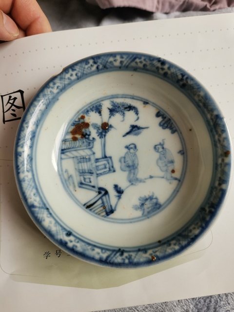 古玩陶瓷明中成弘人物青花盤真品鑒賞圖
