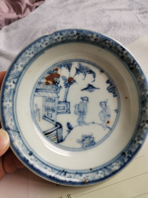 古玩陶瓷明中成弘人物青花盤真品鑒賞圖
