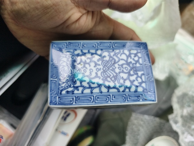 古玩陶瓷青花蓋盒真品鑒賞圖