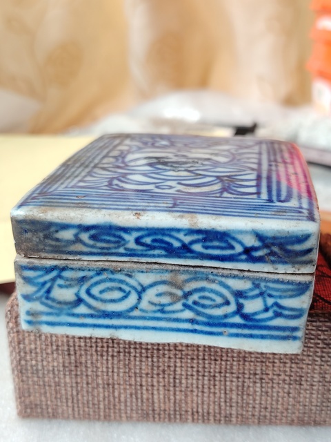 古玩陶瓷青花纏枝花卉紋蓋盒拍賣，當前價格488元
