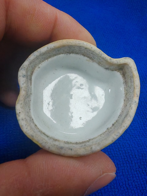 古玩陶瓷粉彩花卉葉型印盒真品鑒賞圖