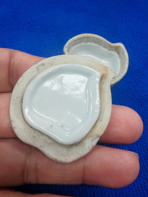 古玩陶瓷粉彩花卉葉型印盒真品鑒賞圖