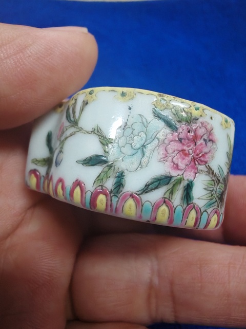 古玩陶瓷粉彩花卉葉型印盒真品鑒賞圖
