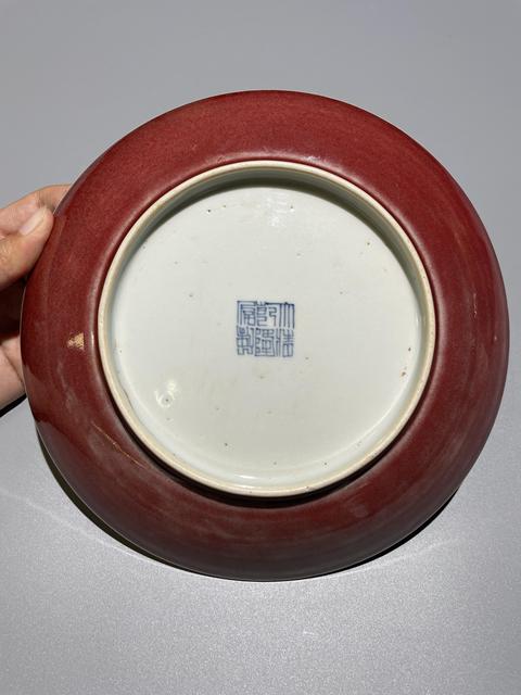 古玩陶瓷清乾隆霽紅釉盤真品鑒賞圖