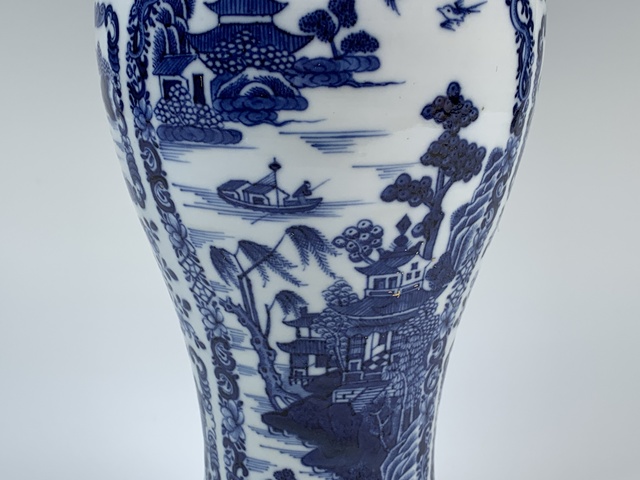 古玩陶瓷清乾隆·細路青花山水樓閣紋雞腿瓶真品鑒賞圖