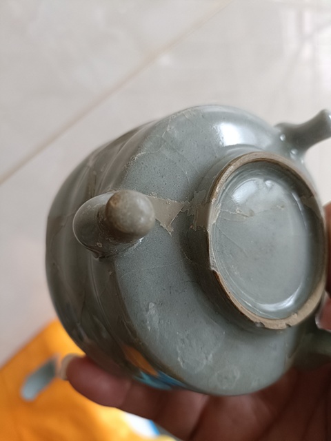 古玩陶瓷館藏級精品南宋龍泉官青瓷三足爐拍賣，當(dāng)前價格9800元