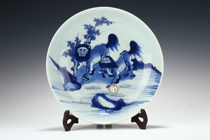 古玩陶瓷乾隆·青花雙獅紋盤 真品鑒賞圖