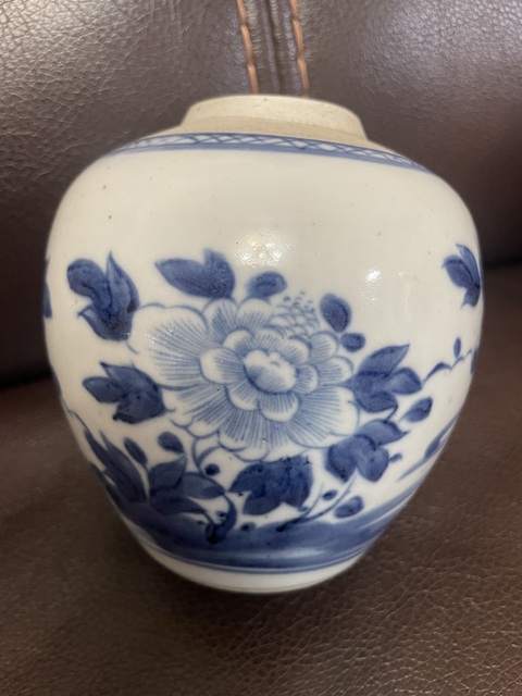 古玩陶瓷花卉紋青花罐真品鑒賞圖
