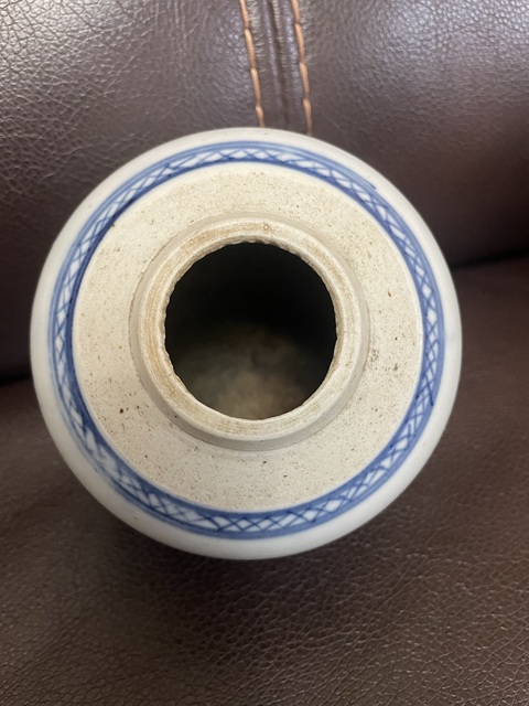 古玩陶瓷花卉紋青花罐真品鑒賞圖