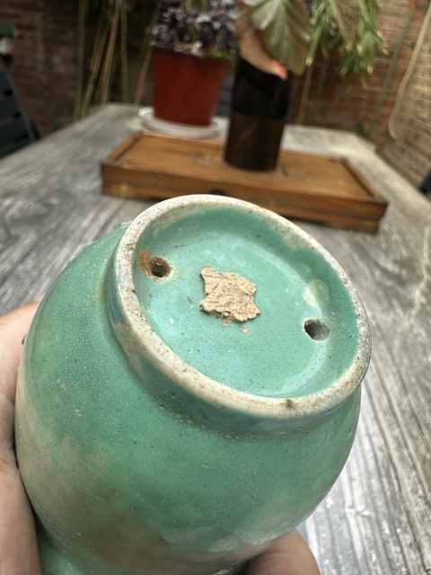 古玩陶瓷花蝶紋素三彩花盆真品鑒賞圖