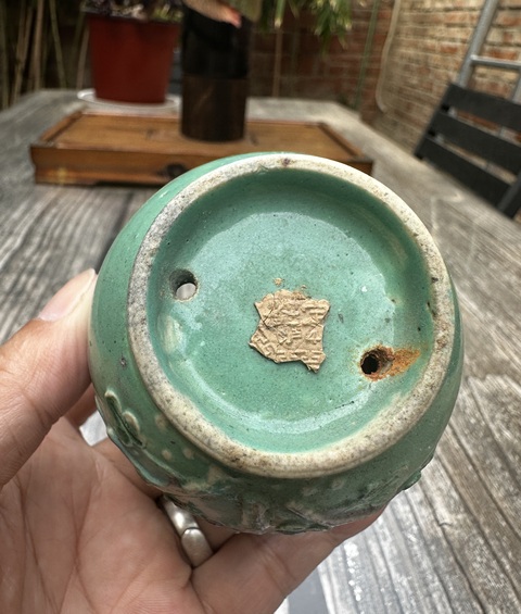 古玩陶瓷花蝶紋素三彩花盆真品鑒賞圖