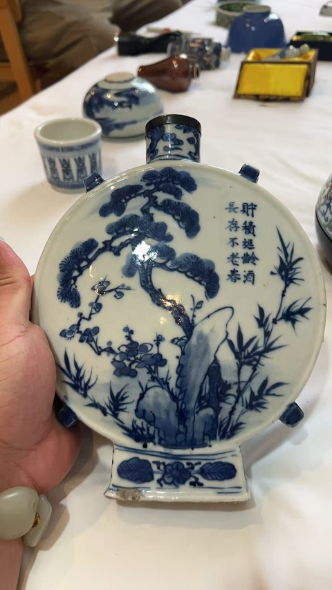 古玩陶瓷青花松竹梅抱月瓶真品鑒賞圖