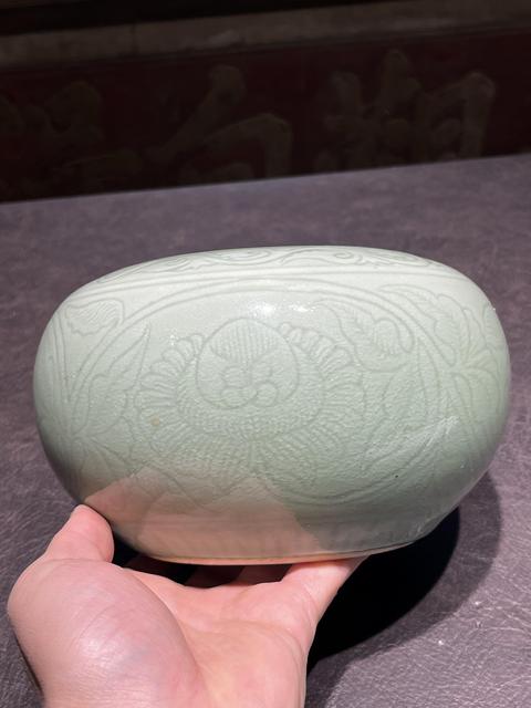 古玩陶瓷冬青釉刻花水洗真品鑒賞圖