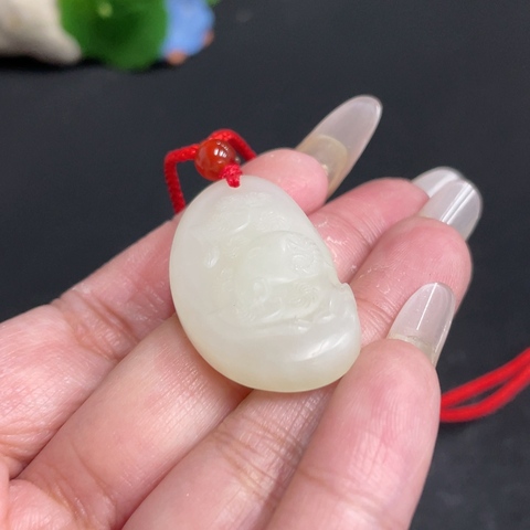 古玩玉器天然和田玉墜真品鑒賞圖