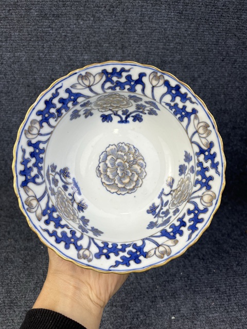 古玩陶瓷青花描金花卉紋花口碗真品鑒賞圖