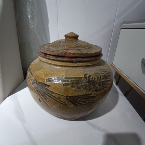 古玩陶瓷陶胎褐釉刻花罐拍賣，當(dāng)前價(jià)格280元