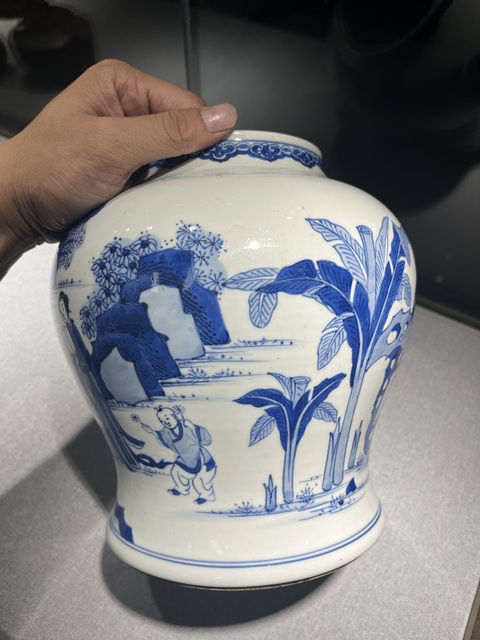 古玩陶瓷人物紋青花將軍罐真品鑒賞圖