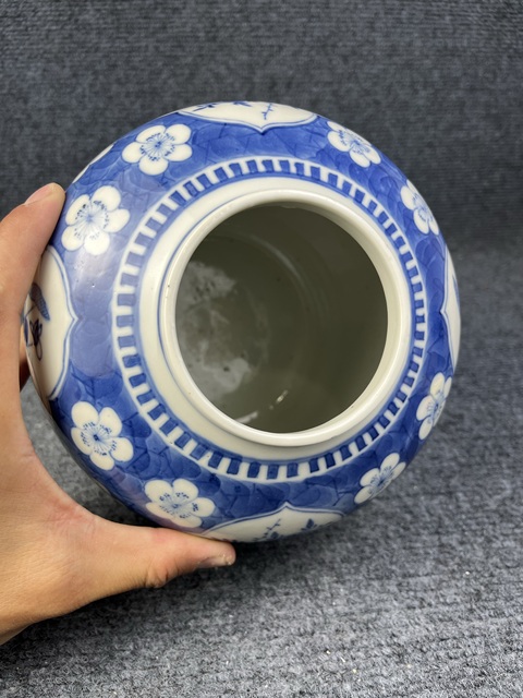 古玩陶瓷青花開窗博古花卉紋冰梅罐拍賣，當(dāng)前價(jià)格3888元