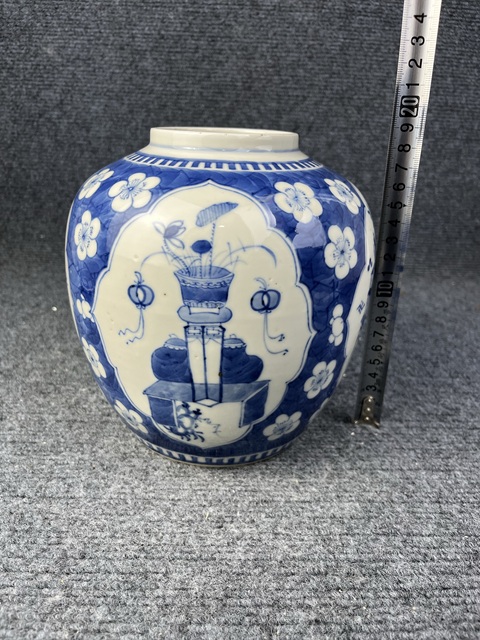古玩陶瓷青花開窗博古花卉紋冰梅罐拍賣，當(dāng)前價(jià)格3888元