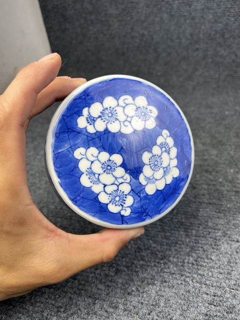 古玩陶瓷青花開窗博古花卉紋冰梅罐拍賣，當(dāng)前價(jià)格3888元