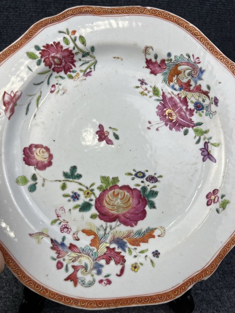 古玩陶瓷乾隆·粉彩花卉紋花口盤真品鑒賞圖
