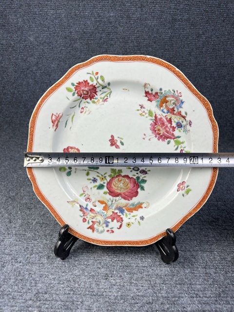 古玩陶瓷乾隆·粉彩花卉紋花口盤真品鑒賞圖