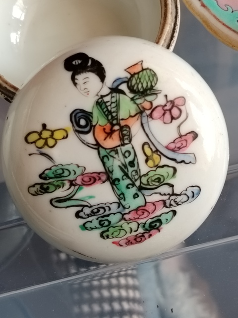古玩陶瓷民國粉彩仕女粉盒拍賣,當前價格288元