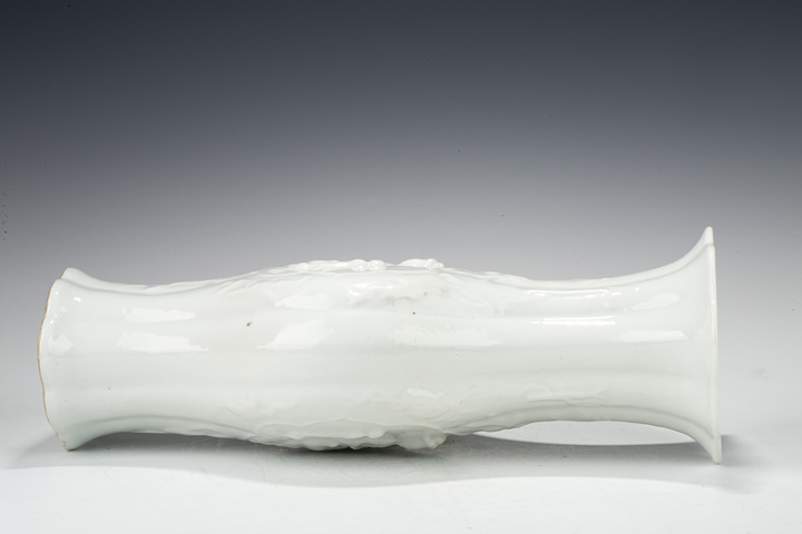 古玩陶瓷民國·白釉模印觀音海棠花觚拍賣，當前價格1850元